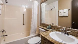 Best Western King George Inn & Suites - Surrey - 1