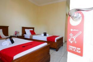 RedDoorz Plus near Stadion Wijaya Kusuma - Cilacap - 5