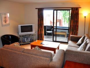 St James Apartments - 6