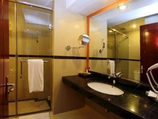 Grand Rocky Hotel Bukittinggi - 3