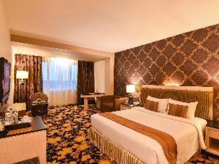 Grand Rocky Hotel Bukittinggi - Bukittinggi - 2