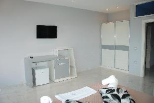Oceanic Overview Suites - Saranda - 5