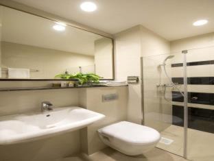 V Hotel Bencoolen - 8