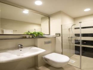 V Hotel Bencoolen - 4