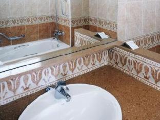 Hotel Pirineos Figueres by Pierre & Vacances - 7