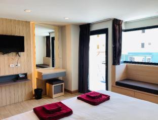 Room Actually - Strand Karon - 8