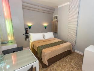 Urban Travellers Hotel - 6