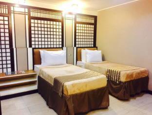 Urban Travellers Hotel - 2