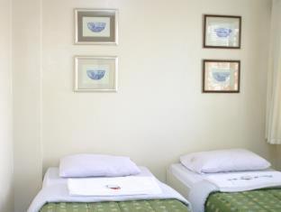 Stone House Hotel Manila - 5