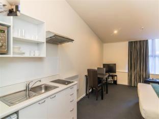 Gilmer Apartment Hotel - 4