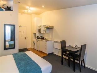 Gilmer Apartment Hotel - 1