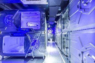 MET A Space Pod at Arab Street - 9