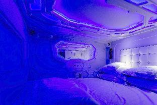 MET A Space Pod at Arab Street - 8