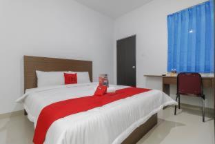 RedDoorz Plus near Kepri Mall - Batam Center - 6