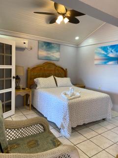 Sea Eye Hotel - Sunset Building - Utila - 9