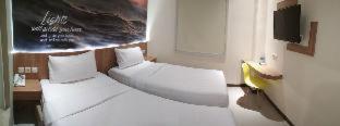 Front One Hotel Airport Solo - Solo - 1