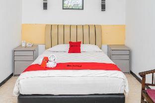 RedDoorz Plus @ Cibogo Puncak 3 - Bogor - 7