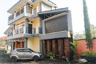 RedDoorz Plus @ Cibogo Puncak 3 - Bogor - 6