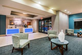 Holiday Inn Express & Suites Rocky Mount Smith Mountain Lake by IHG - Rocky Mount - 3