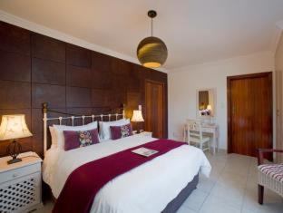 Candlewood Lodge - 1