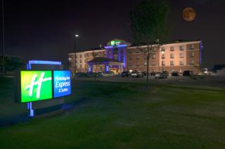 Holiday Inn Express and Suites Detroit North-Troy by IHG - Troy - 0