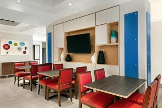 Holiday Inn Express Hotel & Suites Shawnee I-40 by IHG - 1