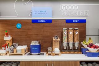 Holiday Inn Express & Suites Edinburg- Mcallen Area by IHG - Edinburg - 2