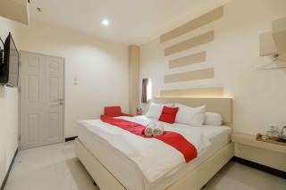 RedDoorz Plus near Millenium ICT Centre Medan 2 - Pulauberayan - 4