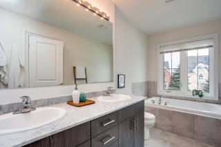 27 Snowbridge by Property Valet, 5 Mins to Blue - 5
