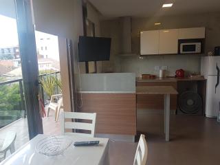 CALIDO Y MODERNO monoambiente con cochera - 1