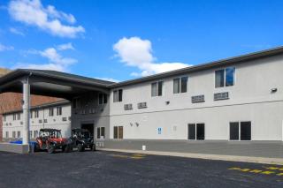 Quality Inn & Suites Salina National Forest Area - Salina - 0