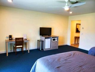 The Rivers Edge Motel - 2