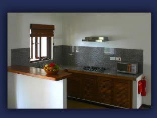 L'Hirondelle Self Catering Guest House - 5