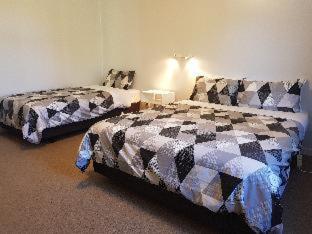 Kelly's Riverside Motel - 1