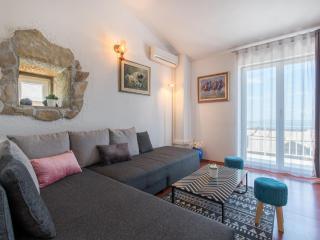 Lavish Holiday Home in Podstrana with Garden - Podstrana - 2
