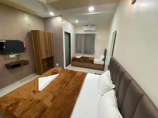 HOTEL DIVINE - Mumbai - 0