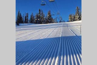 Mountain Edge Ski-in Ski-out Condo - 2