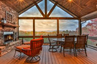 EAGLES CREST - Long Range Layered Mountain Views in peaceful neighborhood! - Mineral Bluff - 5