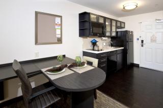 Candlewood Suites Greeley by IHG - Greeley - 5