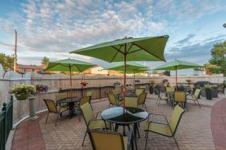 Holiday Inn Express & Suites - Belleville by IHG - Belleville - 1
