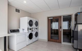 Holiday Inn Express & Suites Kelowna - East by IHG - 4