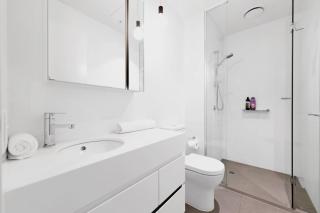 EPORO Tower Modern Apartments Melbourne Central CBD - 5