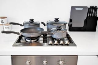 EPORO Tower Modern Apartments Melbourne Central CBD - 3