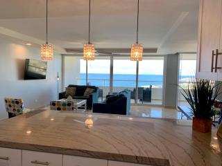 MODERN SPACIOUS BEACH FRONT CENTRAL CONDO w POOLS STEPS TO BEACH - 5