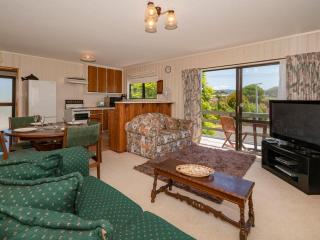 Jacaranda Lodge - Whangamata Upstairs Unit - Whangamata - 8