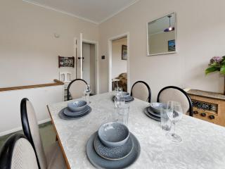 Surfer's Sunshine Cottage - Piha Holiday Home - Piha - 4