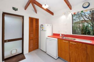 Parehopu Lake House - Taupo Holiday Home - 2