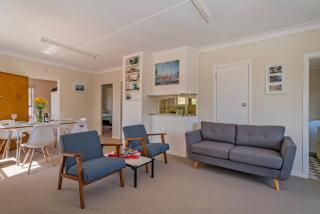 Sun Seeker Bach - Ferry Landing Holiday Home - Cooks Beach - 9
