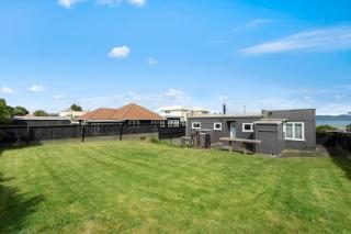 The Green Trout - Paraparaumu Beach Holiday Home - Paraparaumu Beach - 2