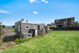 The Green Trout - Paraparaumu Beach Holiday Home - Paraparaumu Beach - 1